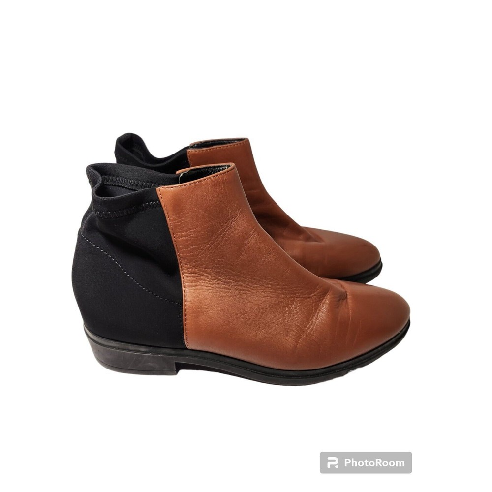 BCBG MaxAzria Women's Brown Leather Pull On Ankle Booties Size 7.5